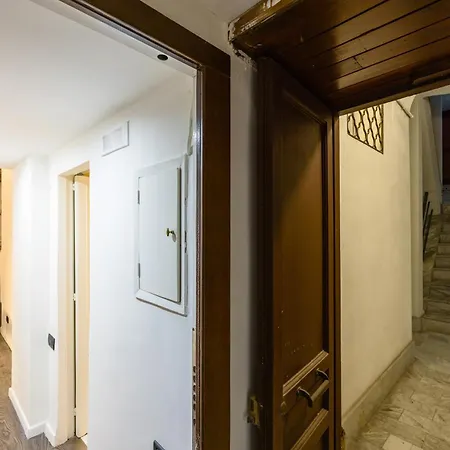 Apartament Hidden Gem On Chiaia Pedastrian Area By Napoliapartments Neapol