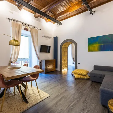 Apartament Hidden Gem On Chiaia Pedastrian Area By Napoliapartments *
