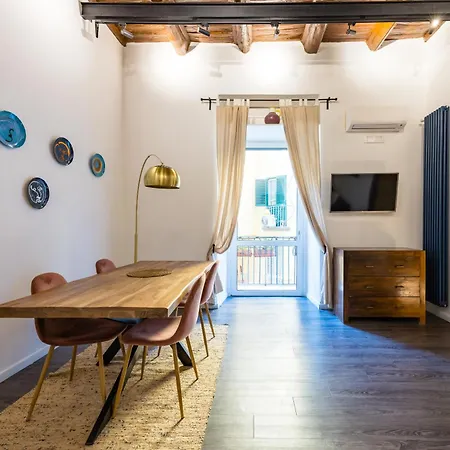 Apartament Hidden Gem On Chiaia Pedastrian Area By Napoliapartments